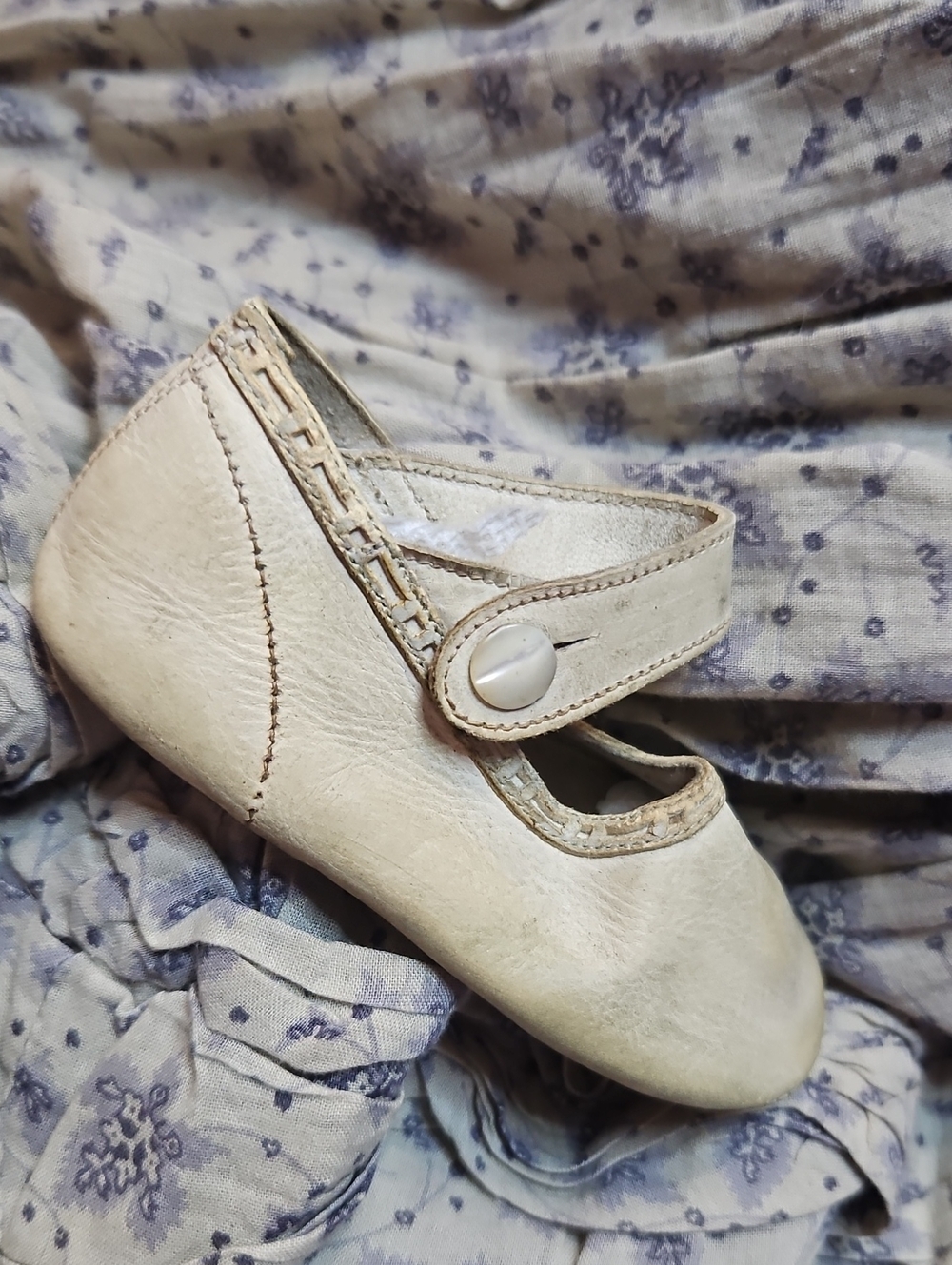 Antique Children's Mary Jane Leather Shoe in Cream